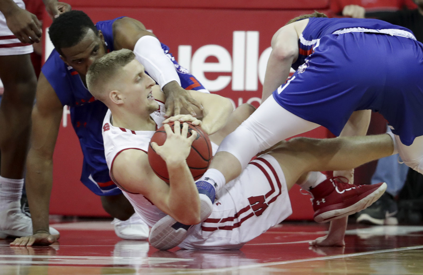 Badgers 96, Huskies 59